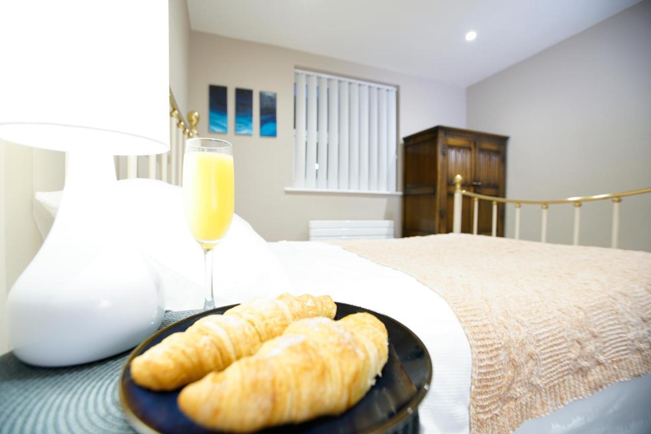 Seafarer'S View - 6 Bedroom Townhouse In Cowes, Parking & Seaviews. คาวส์ ภายนอก รูปภาพ