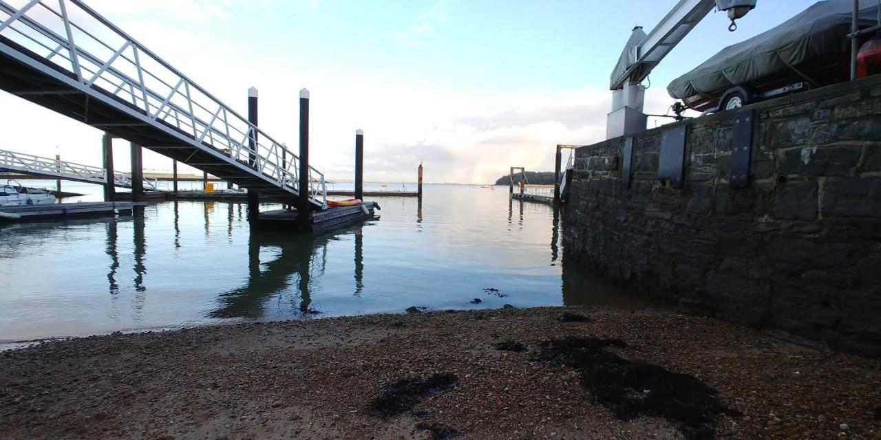 Seafarer'S View - 6 Bedroom Townhouse In Cowes, Parking & Seaviews. คาวส์ ภายนอก รูปภาพ