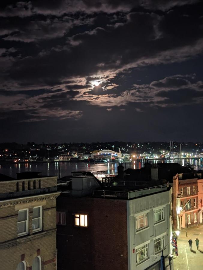 Seafarer'S View - 6 Bedroom Townhouse In Cowes, Parking & Seaviews. คาวส์ ภายนอก รูปภาพ